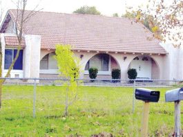 Sex club lands; neighbors angry