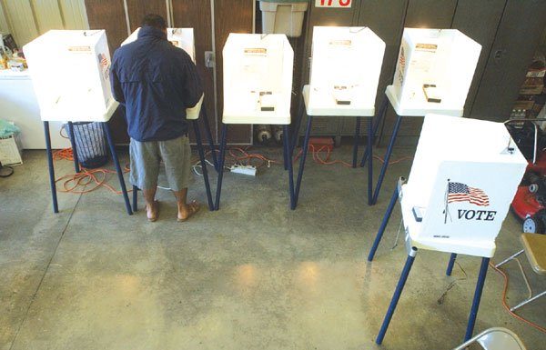 Recall vote draws steady stream of local voters