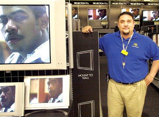 New Best Buy cuts the ribbon