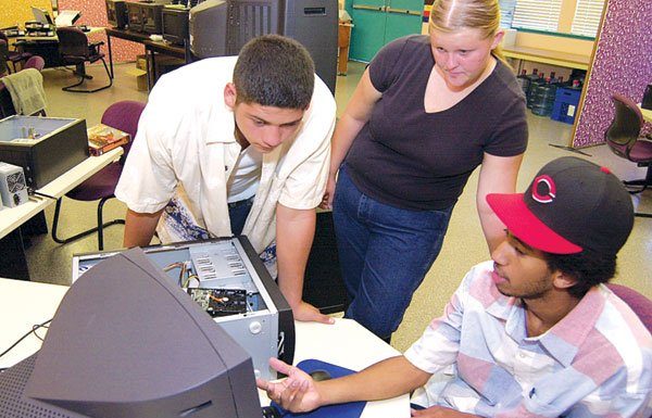 Youth at El Toro get computer training