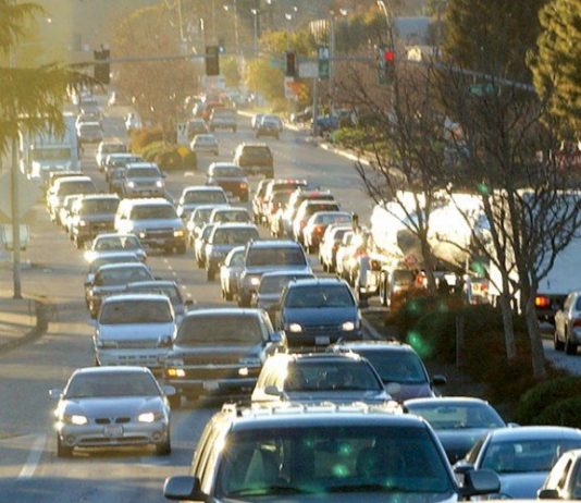 Weekend congestion causes traffic headache