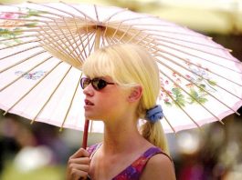 Parasols big hit in the heat