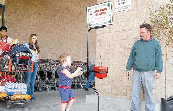 Volunteer Opportunities to Make Holidays Brighter