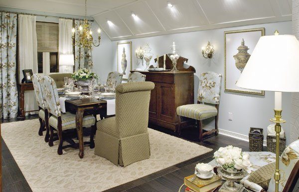 Misused Room Goes From Storage to Family Dining Center