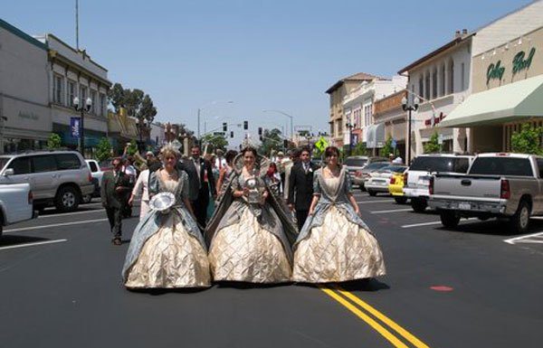 Portuguese Celebrate Holy Ghost With Parade, Dinner