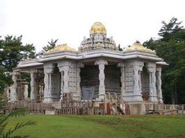 Hinduism Emphasizes Right-living and Reincarnation