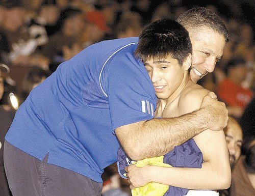 Wrestlers show heart on and off the mat