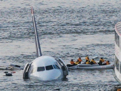 US Airways plane crashes into frigid New York river