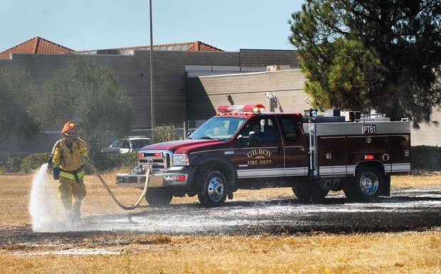 Small vegetation fire quickly extinguished
