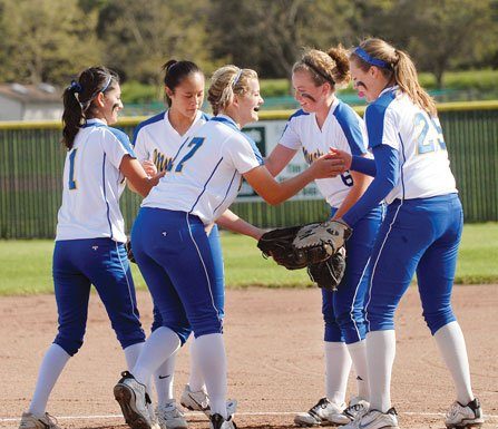 SOFTBALL: Castro, Lady Mustangs shut out Eagles