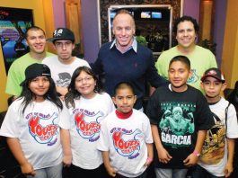 Jeff Garcia scores with fundraiser for Community Solutions