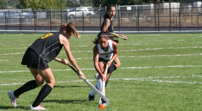 CHS ROUNDUP: Roberts tallies lone goal in 3-1 field hockey loss