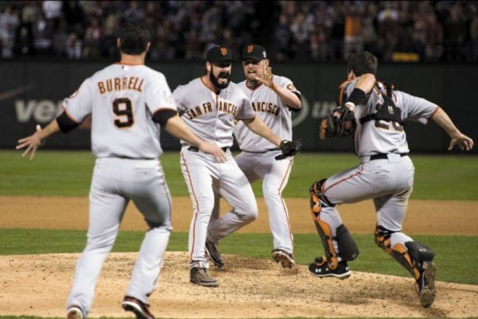 Giants win World Series behind Lincecum, Renteria