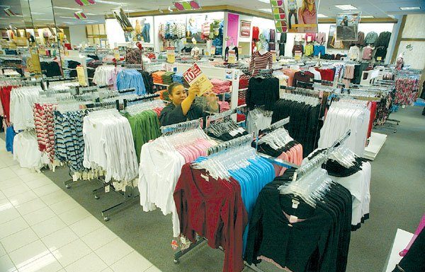 Real estate group purchases Gilroy Crossing