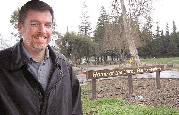 Dinner, auction set to aid Garlic Fest director