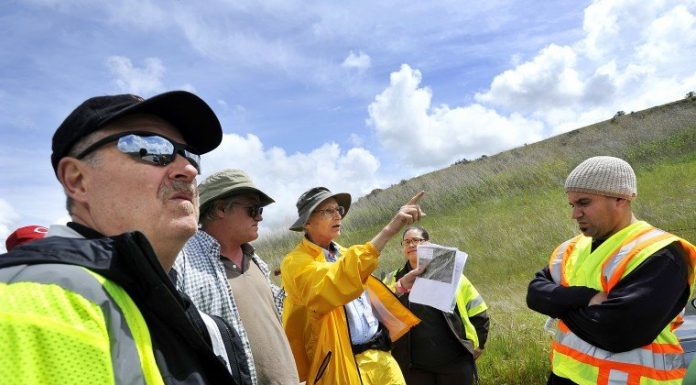 Volunteers, police persist in search for Sierra
