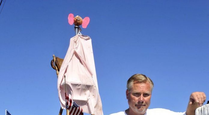 Man behind anti-Obama display says he’s not racist; ‘I’m trying to get a response’