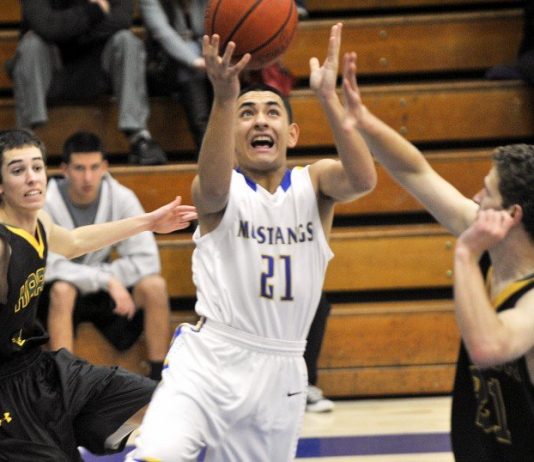 Hoops: Acorns stun Mustangs in Hagen tourney