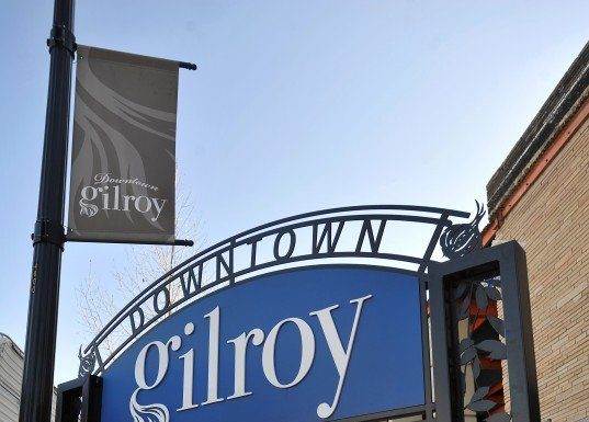 Downtown dining – a curbside addition