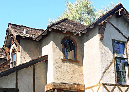 Castillo plays Cupid