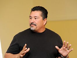 Biz takes signs into own hands