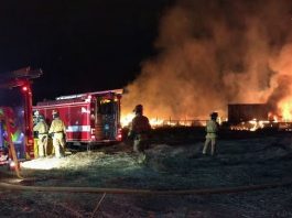 Firefighters contain early morning barn blaze