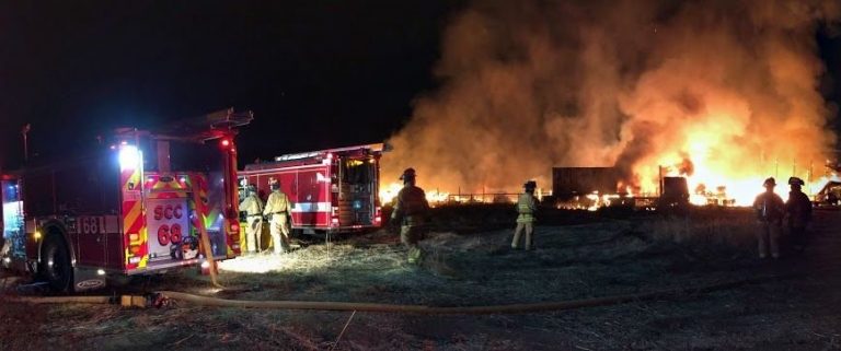Firefighters contain early morning barn blaze