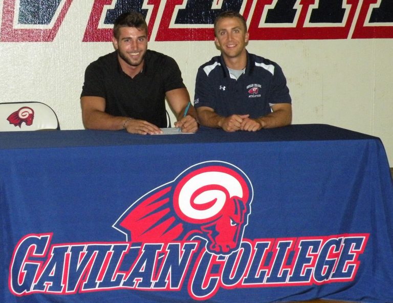 JUCO Football: Mooney signs with Bulldogs