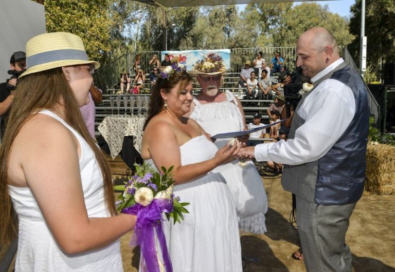 Gilroy couple renew vows in garlic wedding