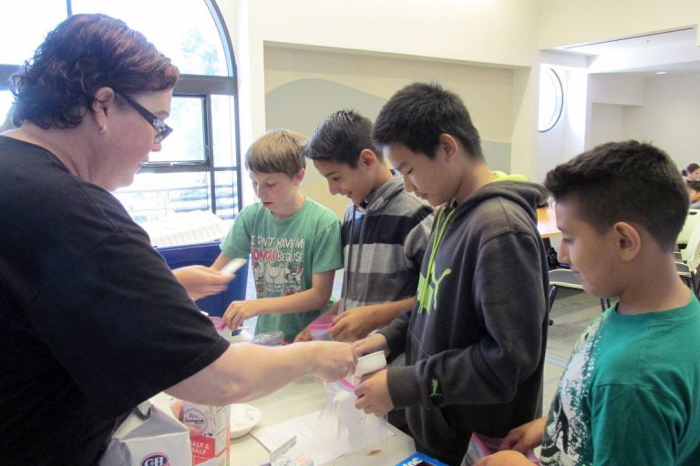 Library fun: Tasty treats, good reads and fun crafts