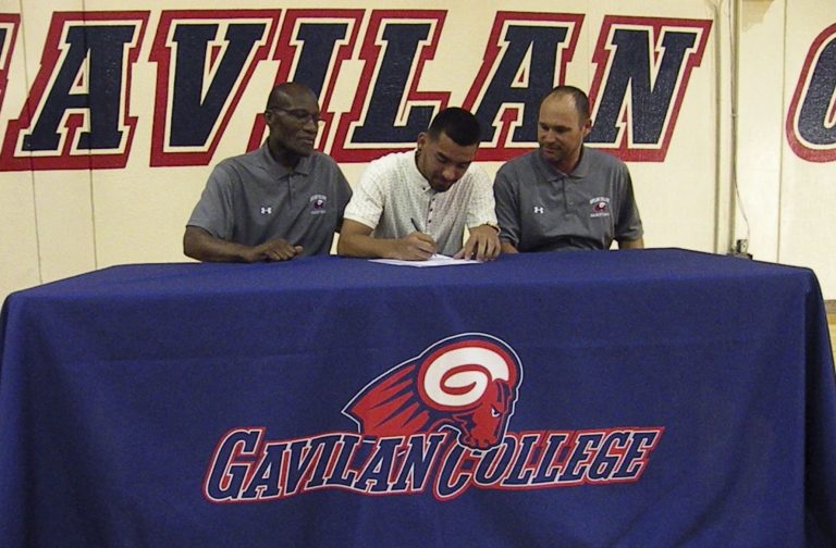 JUCO Basketball: Medrano inks with Thompson Rivers