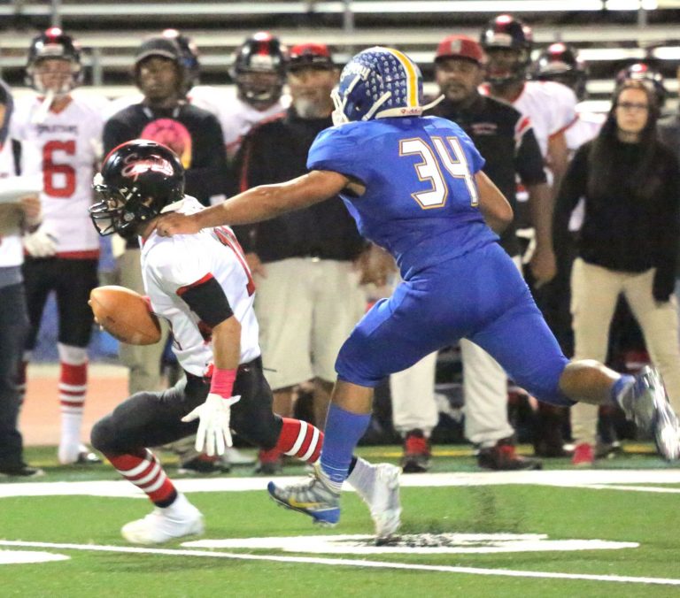 Prep Football: Mustangs fall 25-14 to Seaside