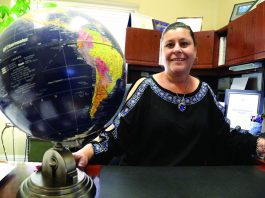 Travel agencies still offer personalized service