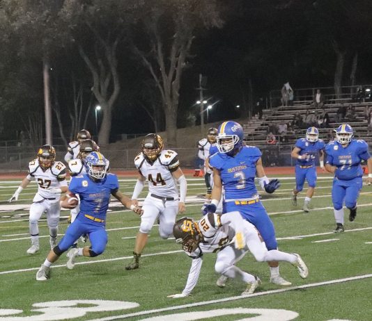 Gilroy rolls past Gunderson in first half, coast to semifinal of CCS