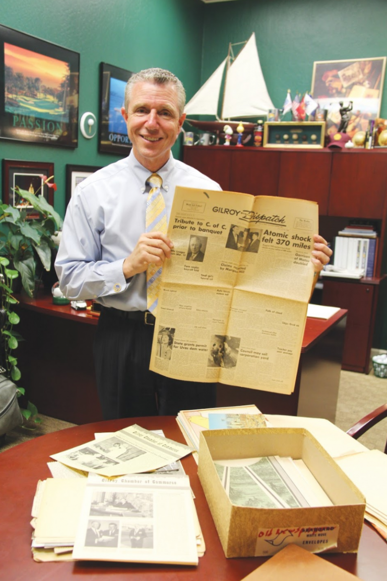 Opinion: Happy Holidays or Merry Christmas?