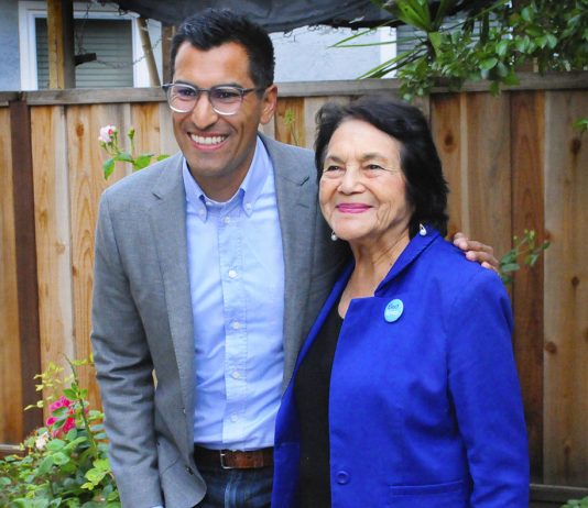 Civil rights icon stumps for Rivas