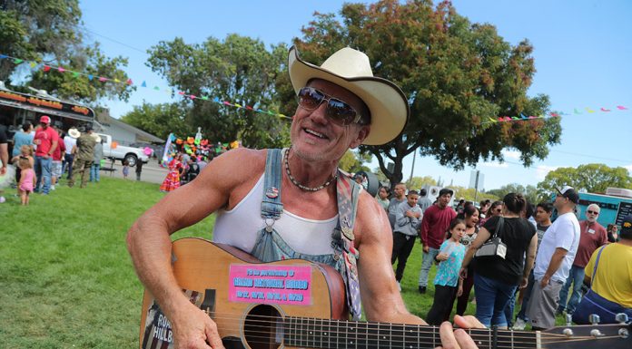 Crowds gather for Bonanza Days