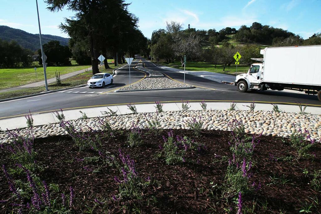 hecker pass highway autumn way first street autumn way roundabout