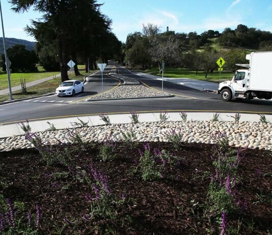 hecker pass highway autumn way first street autumn way roundabout