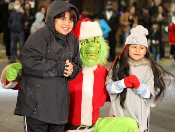 grinch downtown gilroy holiday parade