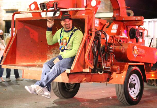 john hagins downtown gilroy holiday parade skylake tree service