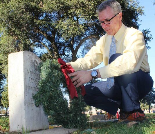 Sponsor a wreath for a veteran wreaths across america mark turner gavilan hills memorial park
