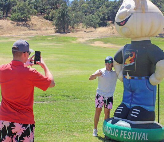 Garlic Festival’s first 2022 event draws dozens of golfers gilroy garlic festival golf tournament