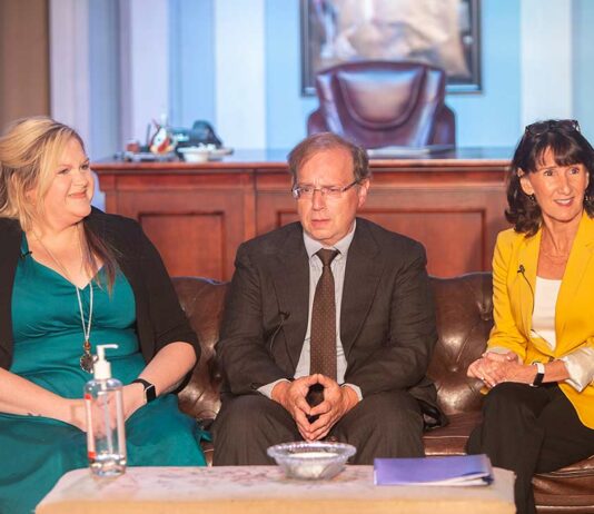 the outsider limelight south valley civic theatre christy wright peter mandel lisa serra