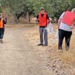 Image for display with article titled Photo: Volunteers clean Uvas Creek
