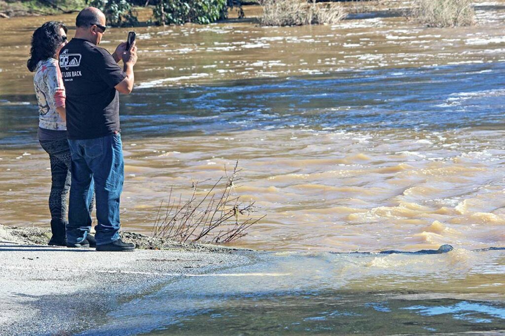 miller avenue flooding christmas hill park uvas creek silva's crossing