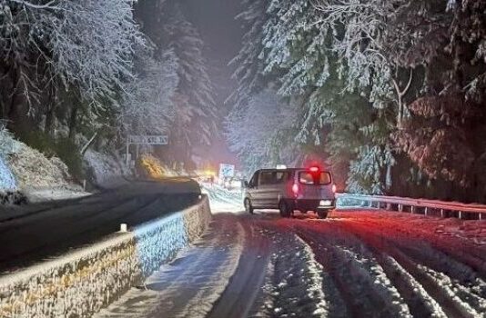 Unprecedented snowfall hitting Bay Area and Santa Cruz Mountains this weekend