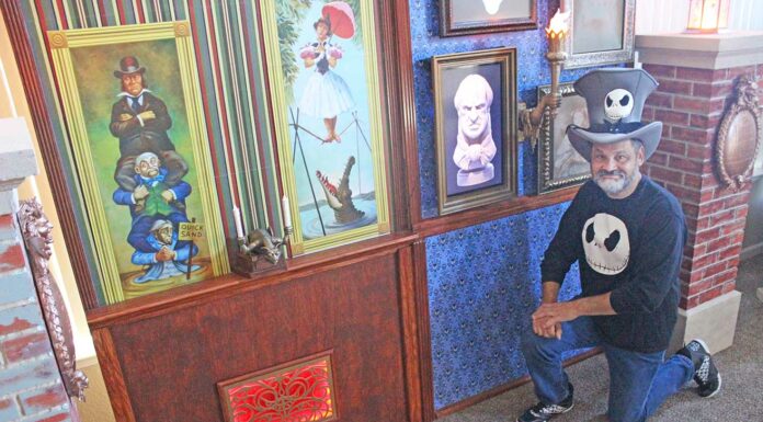 alfred barberena halloween display haunted mansion