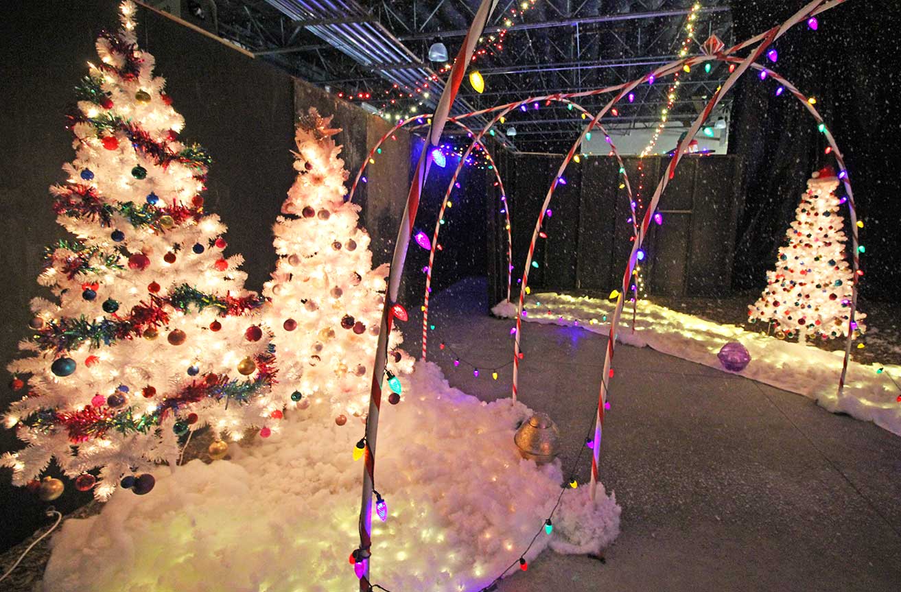 Holidaythemed maze and roller skating rink opens in Gilroy Gilroy