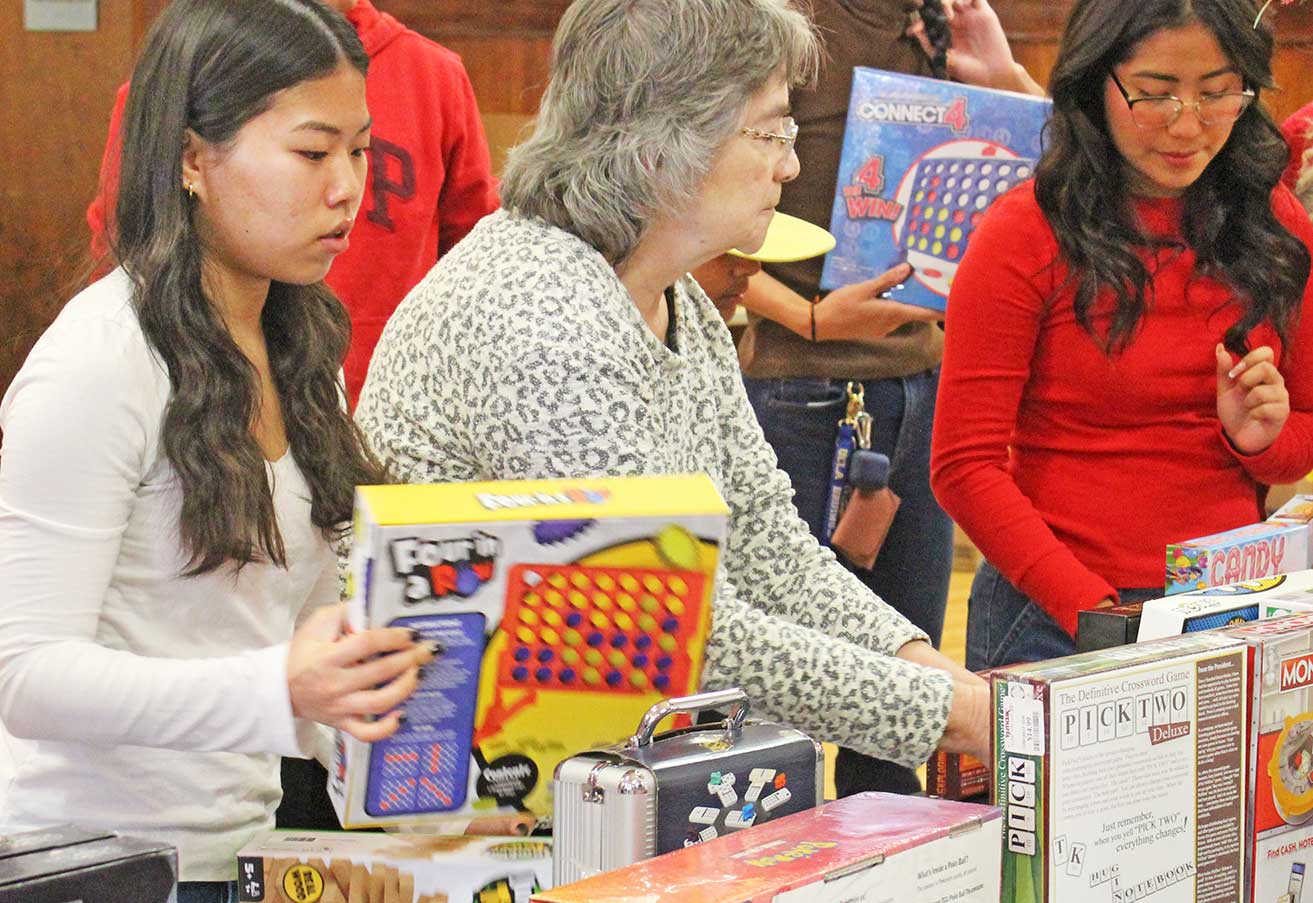 House of Toys drive presents 1,250 families with gifts Gilroy Dispatch